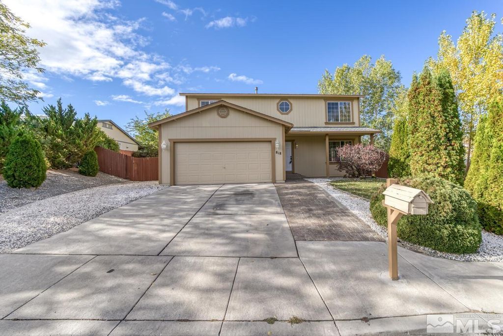 818 Tradewinds Ct, Sun Valley, NV 89433