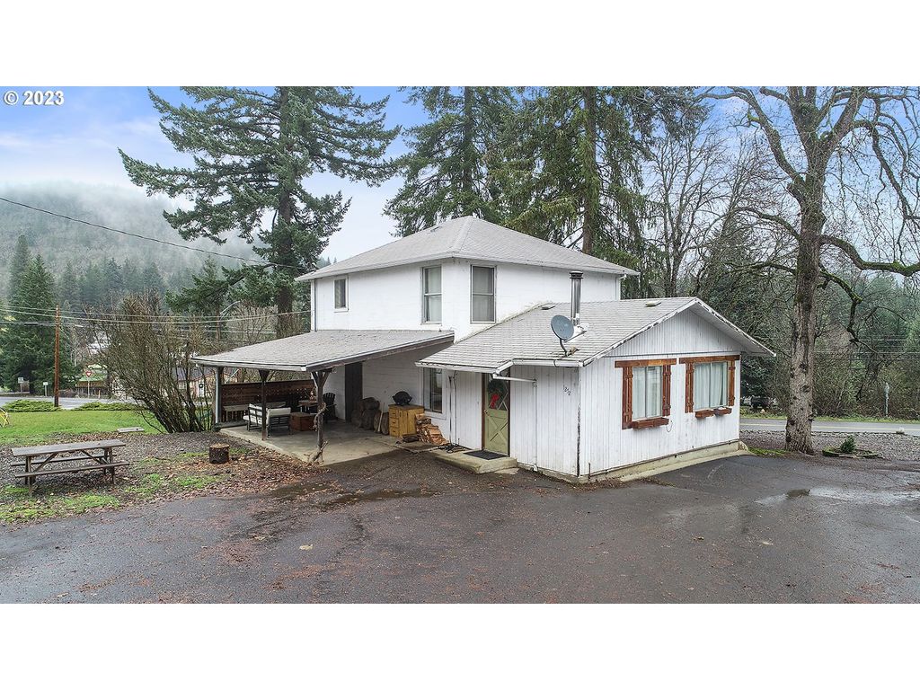 1272 N Main Ave, White Salmon, WA 98672 MLS 23628118 Trulia