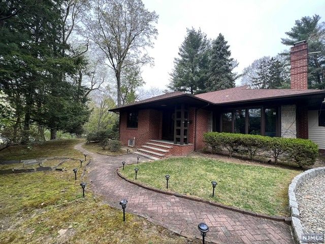 631 Closter Dock Rd, Closter, NJ 07624