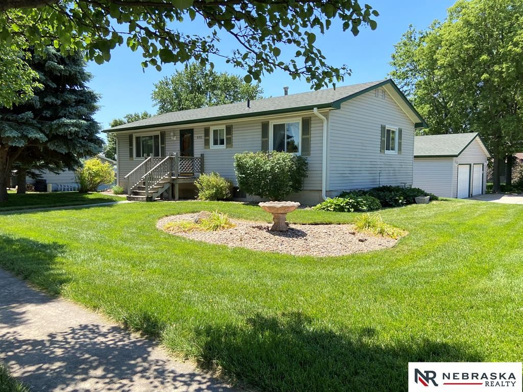 902 S Kansas Ave, Hastings, NE 68901
