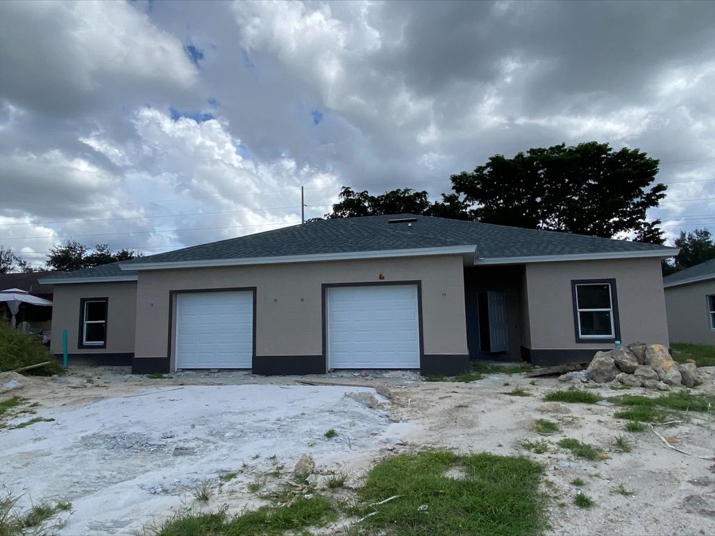 3235 SW Santa Barbara Pl, Cape Coral, FL 33914
