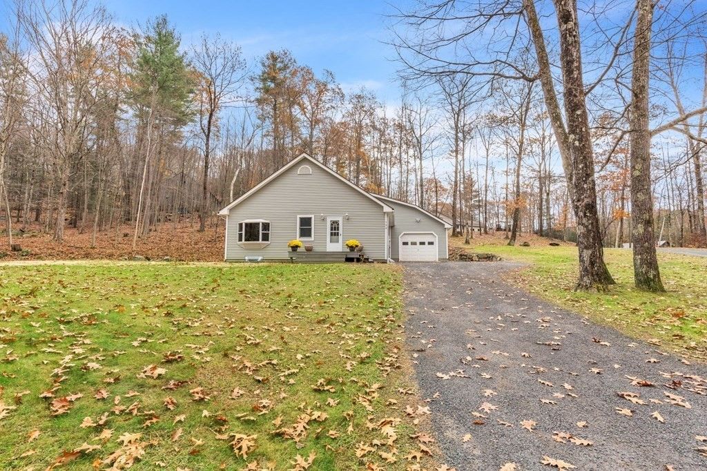124 Haydenville Rd, Whately, MA 01093