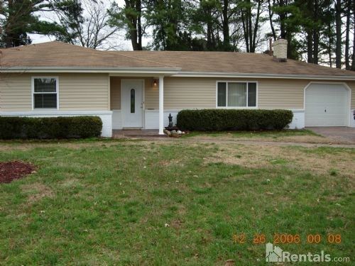 Minimalist Apartments Near Newtown Road Virginia Beach with Simple Decor