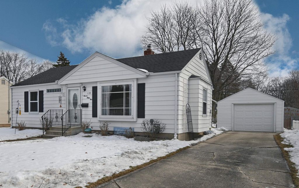 1139 Colonial Ave, Green Bay, WI 54304