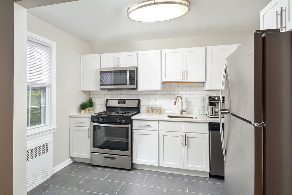 26 Locust Dr, Summit, NJ 07901