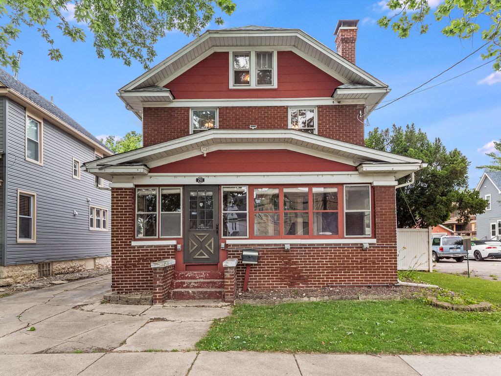 211 Williams St, Aurora, IL 60506