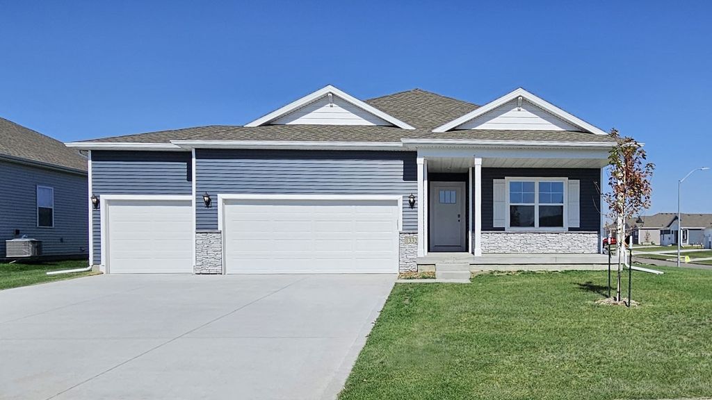 14515 Ironwood Ct, Grimes, IA 50111