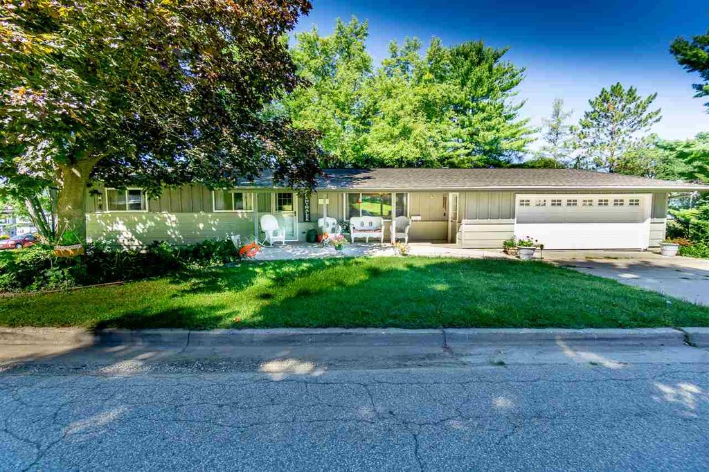 1112 East St, Darlington, WI 53530 4 Bed, 2 Bath SingleFamily Home MLS 1885204 36 Photos