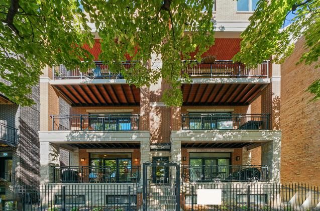 1040 W Polk St #2A, Chicago, IL 60607