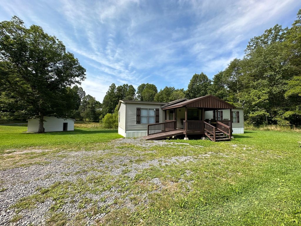 121 Red Water Rd, Lookout, WV 25868