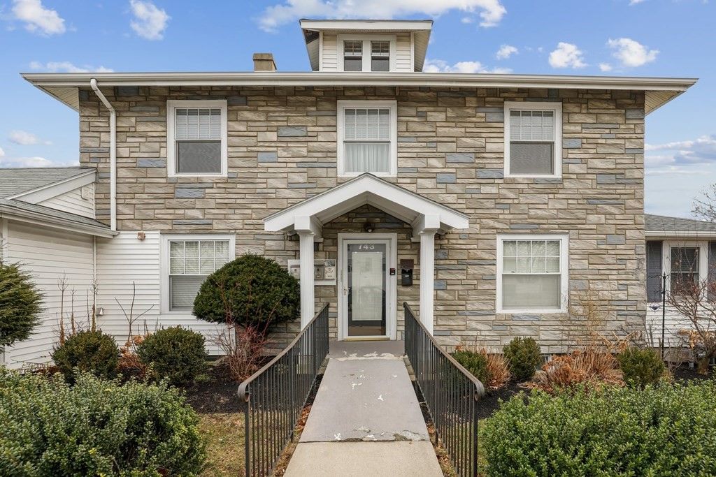 743 Main St #2, Reading, MA 01867