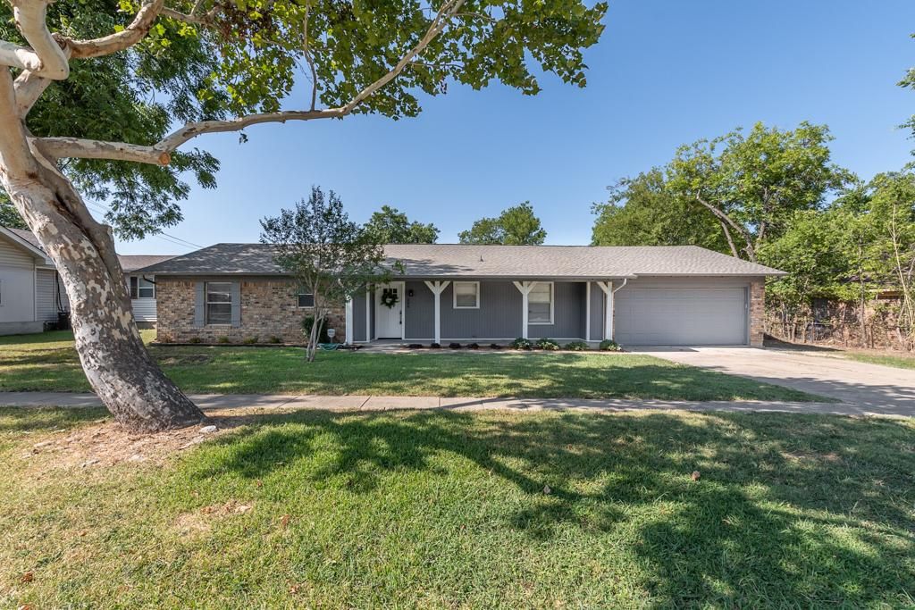 208 W 4th St, Justin, TX 76247 Trulia