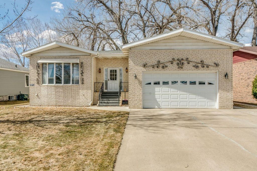 107 Shady Ln NE, Mandan, ND 58554