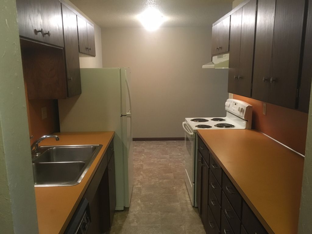 817 N 26th St, Bismarck, ND 58501