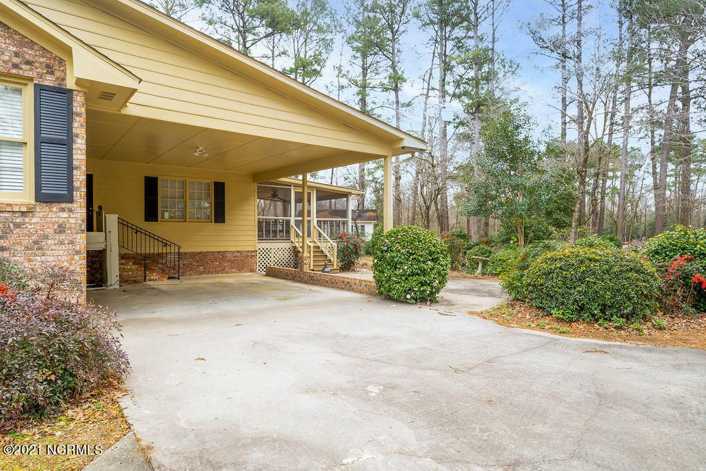 109 S Country Club Dr, Kenansville, NC 28349 5 Bed, 4 Bath Single