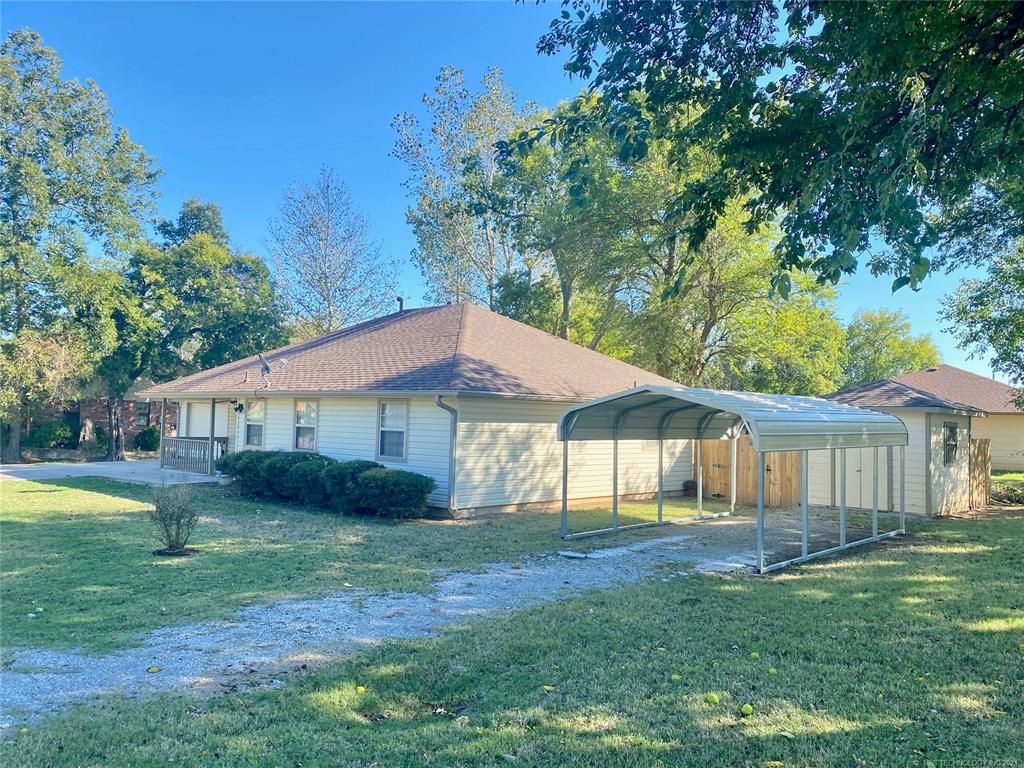 1023 Cedar Dr, Sulphur, OK 73086