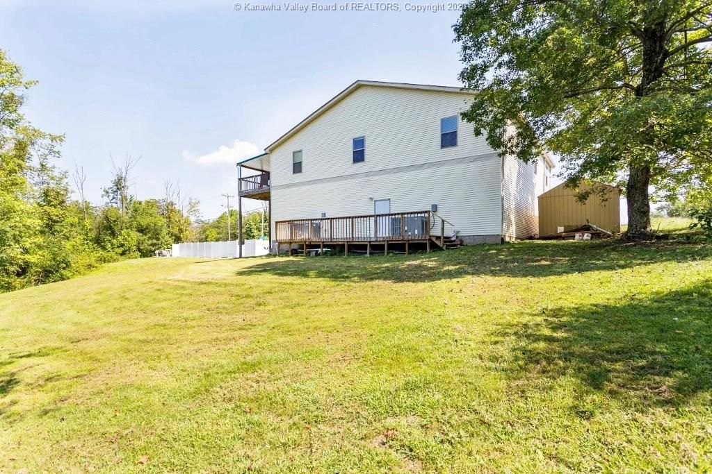 10298 Teays Valley Rd, Scott Depot, WV 25560 3 Bed, 3 Bath Single