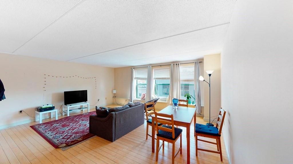 108 Peterborough St #3E, Boston, MA 02215