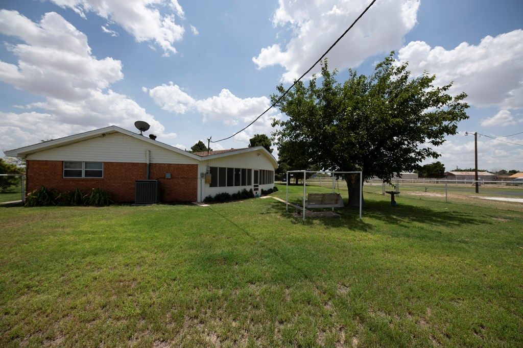 4501 N Moss Ave, Odessa, TX 3 Bed, 2 Bath SingleFamily Home 39