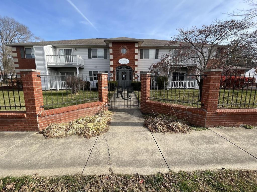 555 Chestnut St #2A, Columbus, IN 47201