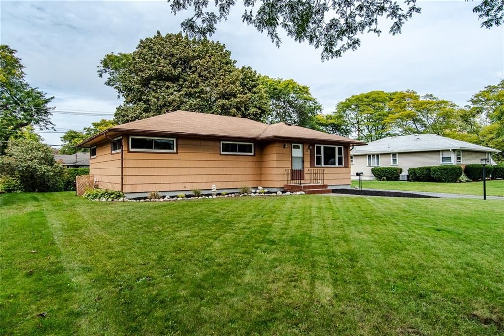 110 Stanridge Ct, Rochester, NY 14617