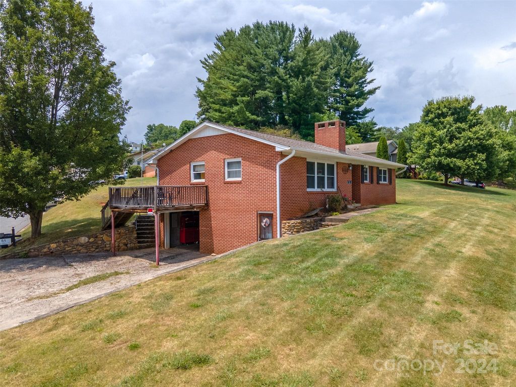 269 N  Main St, Canton, NC 28716