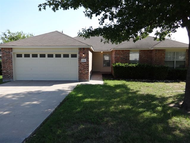 3006 Greenlawn St, Taylor, TX 76574