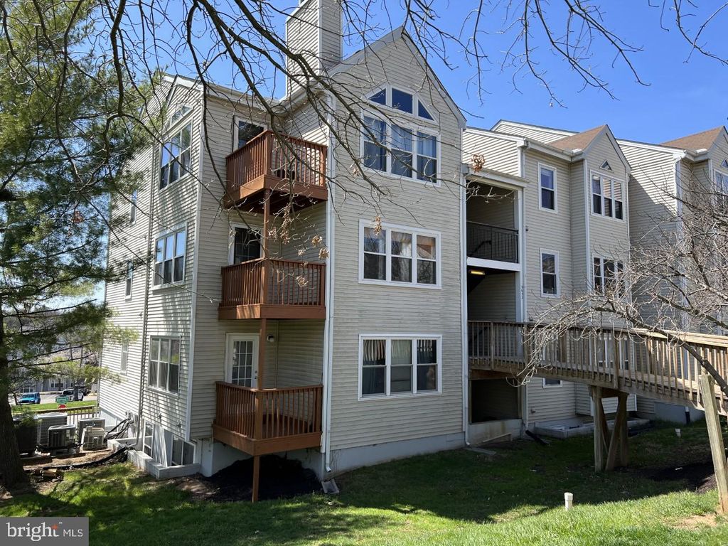 5632 Ringwood Dr #705, Halethorpe, MD 21227