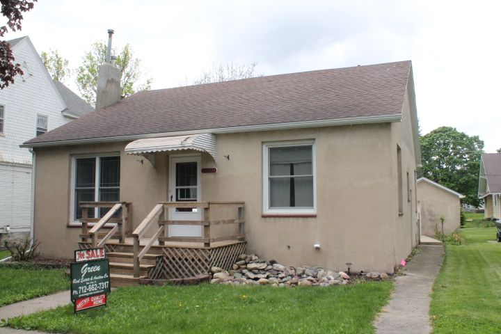 318 Franklin St, Newell, IA 50568