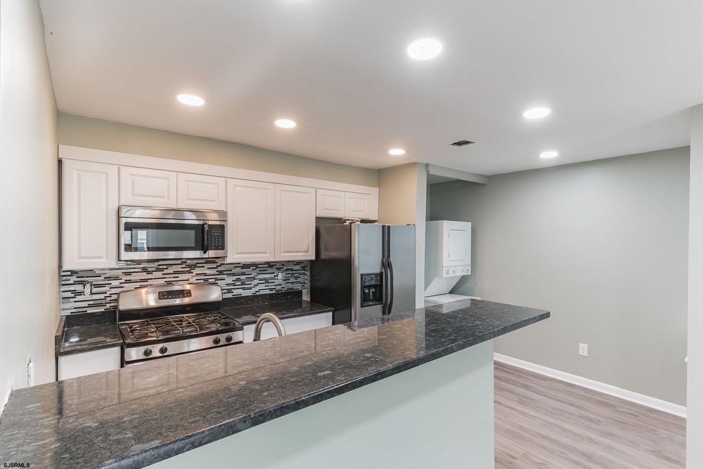 700 N Franklin Blvd #203, Pleasantville, NJ 08232