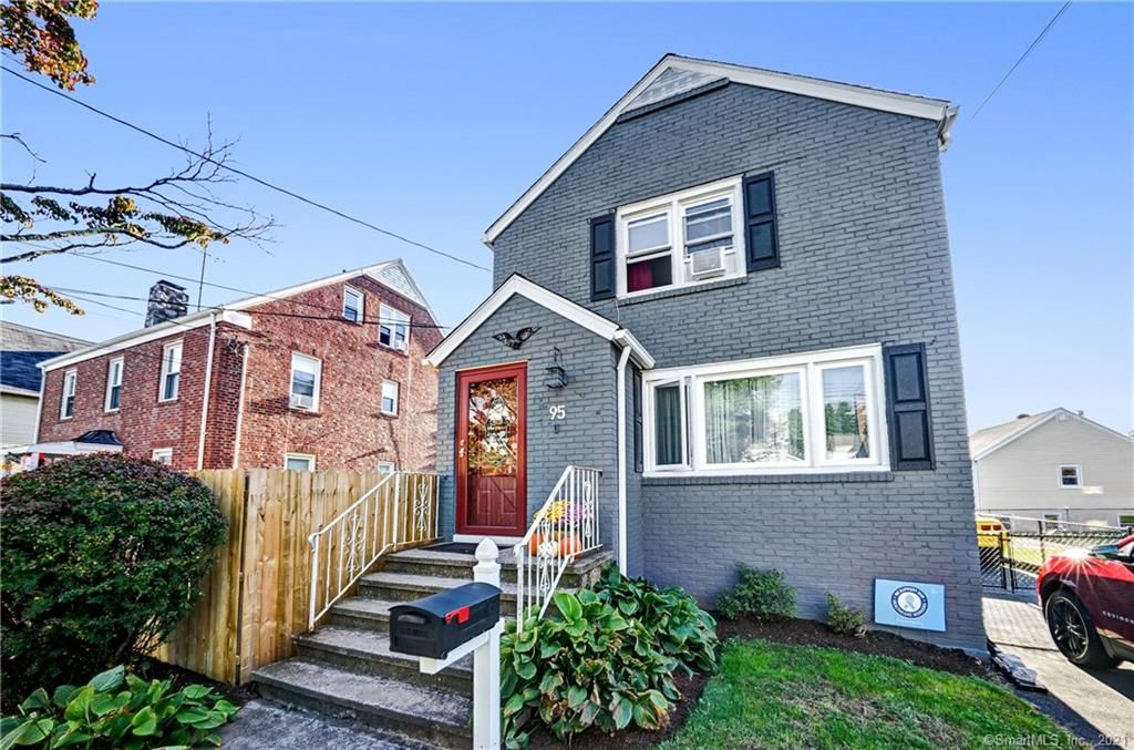 95 Hillside Ave, Bridgeport, CT 06604