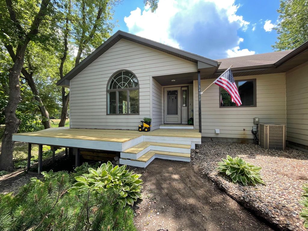 34969 Arrowood Dr, Kasota, MN 56050