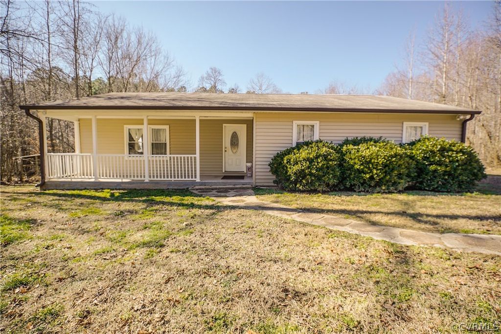 2461 E Courthouse Rd, Blackstone, VA 23824