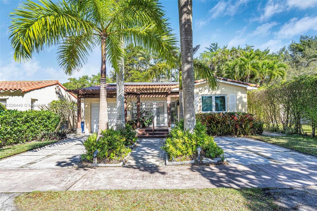 423 Madeira Ave, Coral Gables, FL 33134