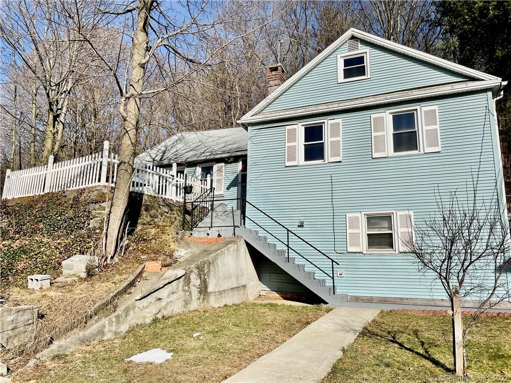 138 New Haven Ave #A, Derby, CT 06418