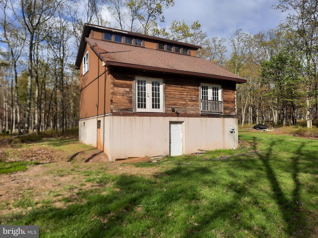 4 Mountain Ter, White Haven, PA 18661