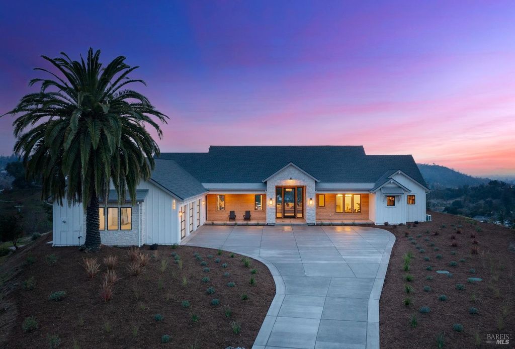 5466 Dana Drive, Santa Rosa, CA 95404