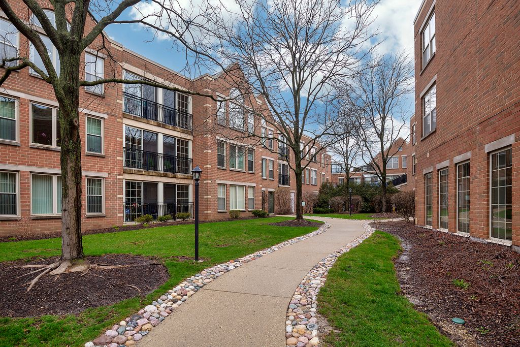 1625 Glenview Rd #213, Glenview, IL 60025
