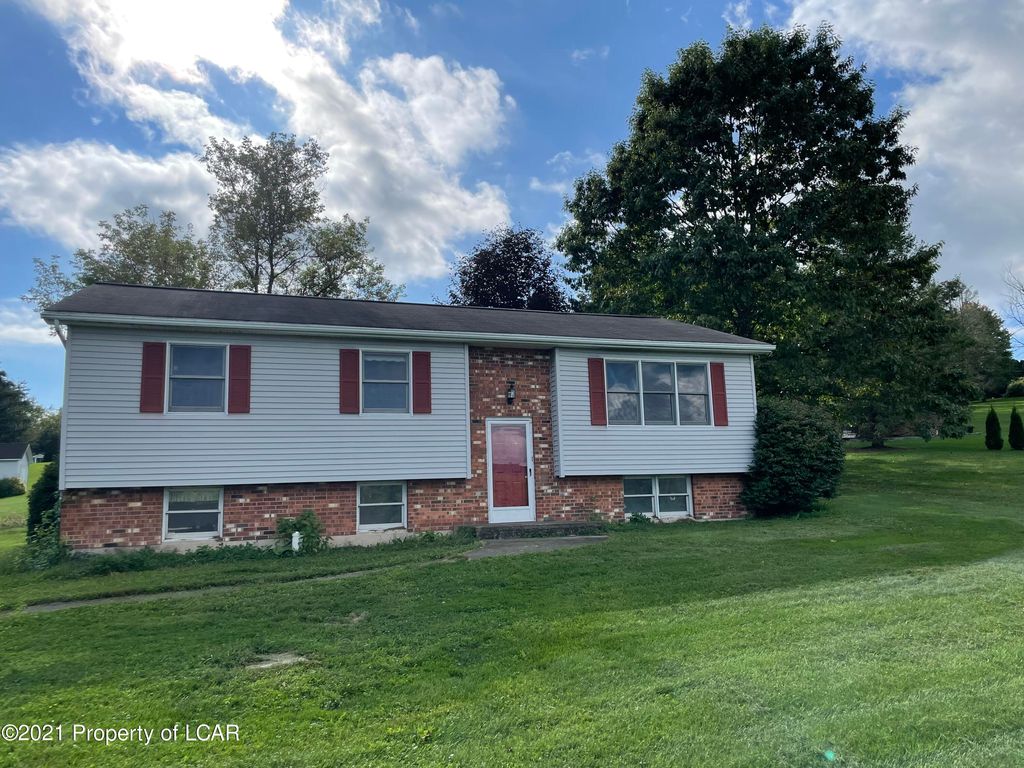 264 Maple Dr, Drums, PA 18222