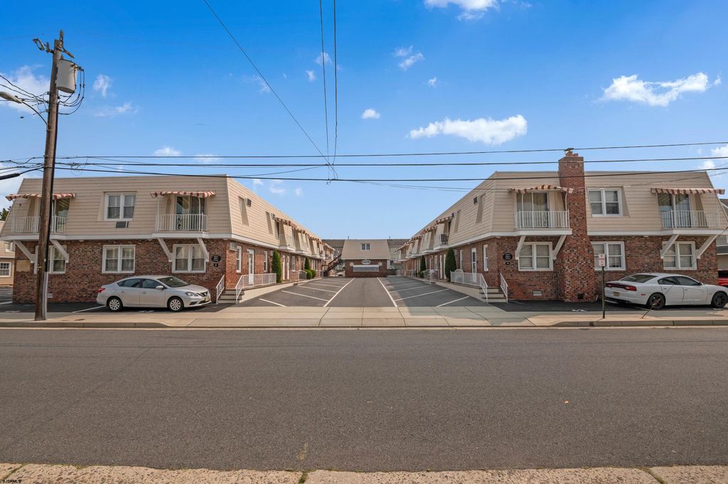 201 N  Coolidge Ave, Margate City, NJ 08402