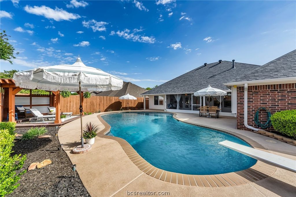 3708 Bridle Trails Ct, College Station, TX 77845