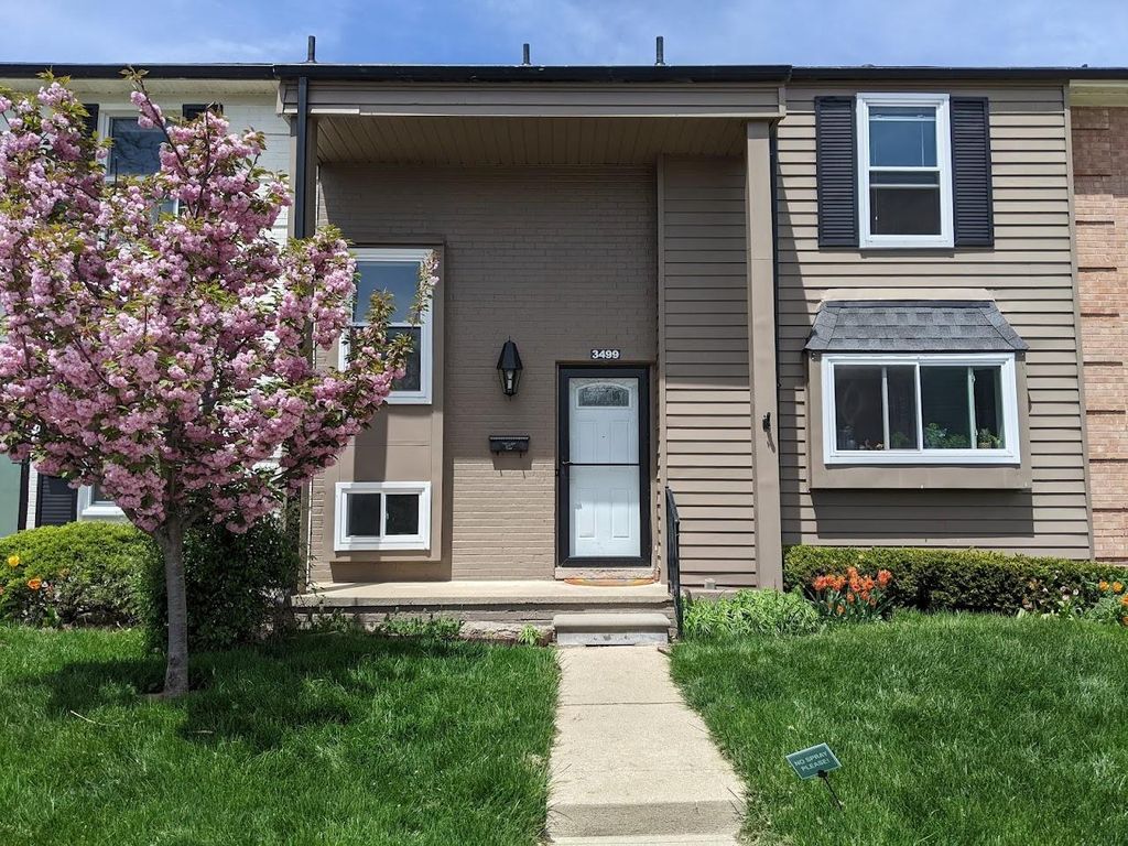 3499 Burbank Dr, Ann Arbor, MI 48105