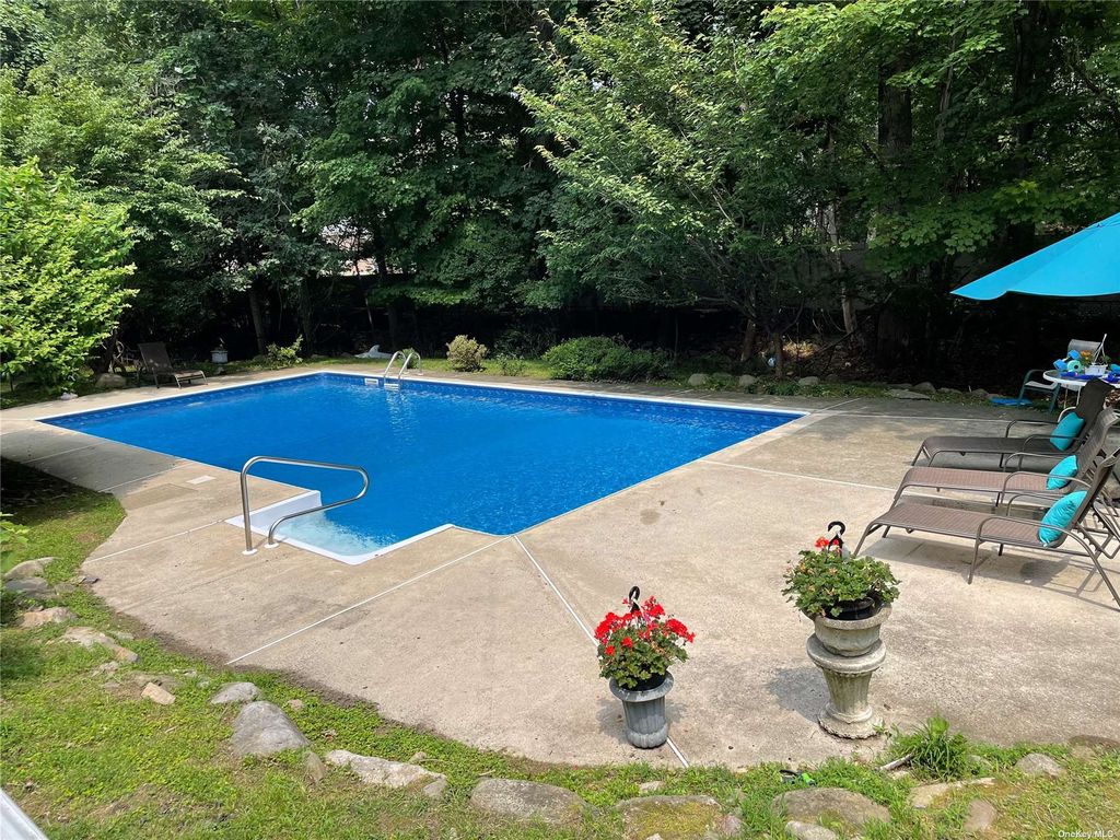 1 Shalvah Pl, Monsey, NY 10952