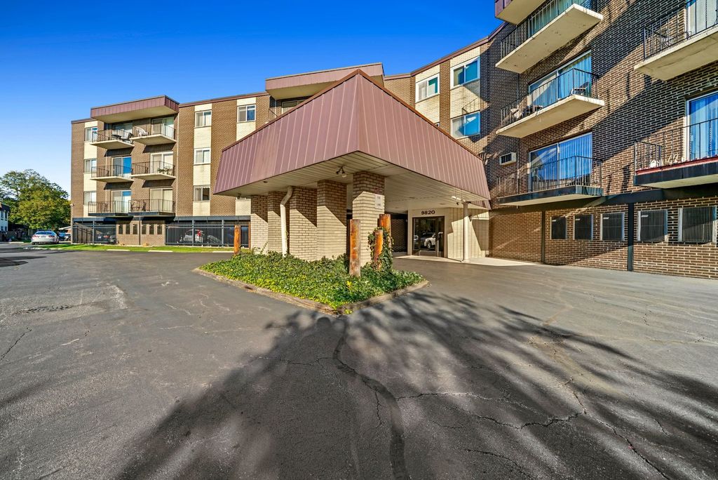 9820 S Pulaski Rd #311, Oak Lawn, IL 60453