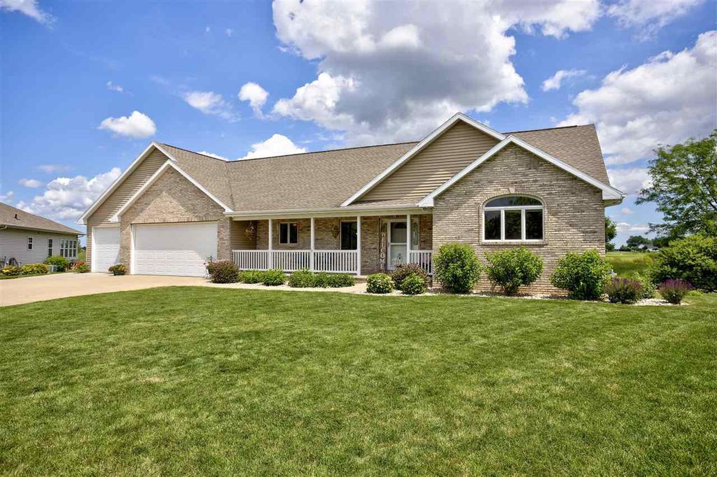 2240 Walton Ct, Kaukauna, WI 54130