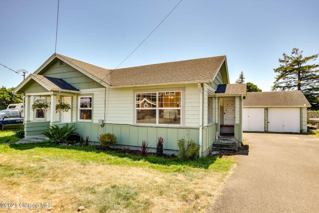 745 Q Ave, Seaside, OR 97138