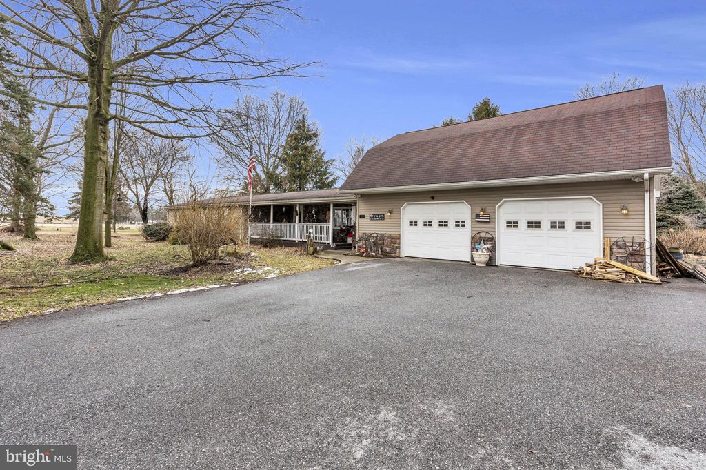 5 Parker Rd, Newville, PA 17241