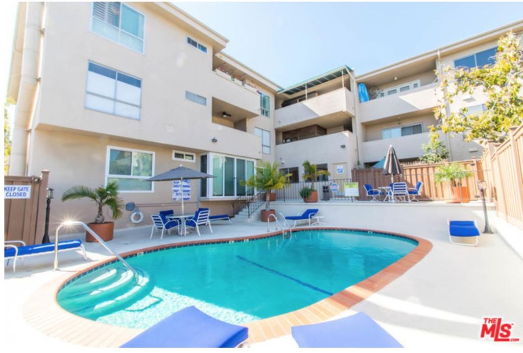 1010 Palm Ave, West Hollywood, CA 90069