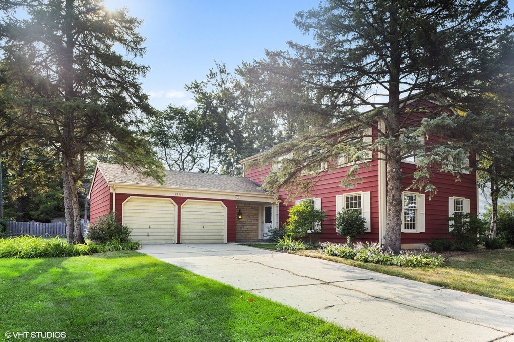 2S481 Ashley Dr, Glen Ellyn, IL 60137