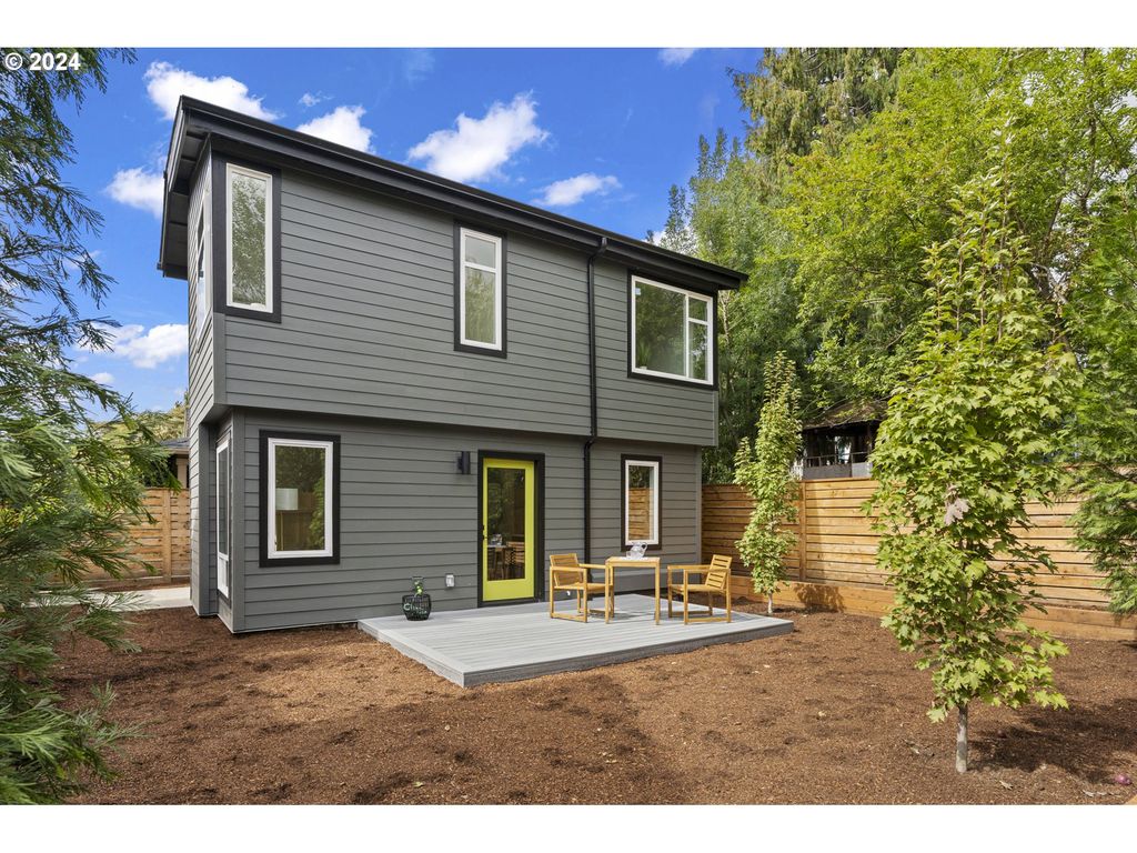 591 NE Tillamook St #B, Portland, OR 97212 | MLS# 24672872 | Trulia